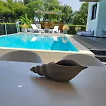 Titi Βίλα